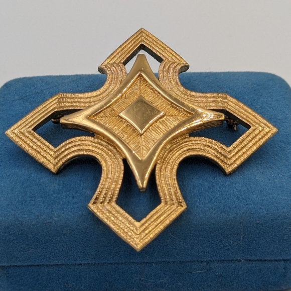 Beautiful Elegant Vintage Cross Style Brushed Polished Gold Tone Monet Brooch - Picture 4 of 8